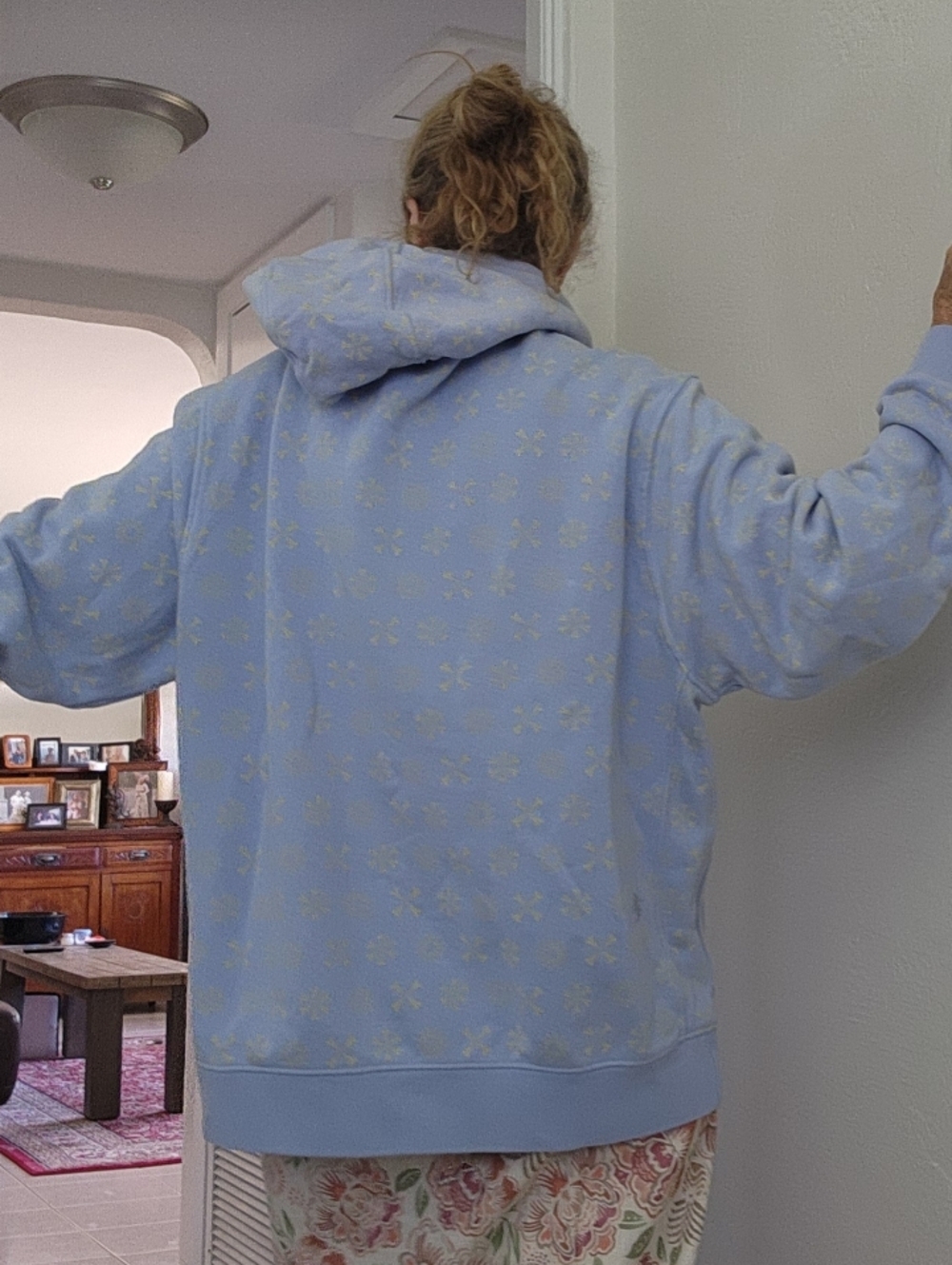 Light Blue Sweatshirt Size XL Hoodie NIKE below The Butt 100% Cotton So Nice!